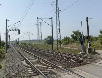 Влак удари мъж край Враца, счупи му крака