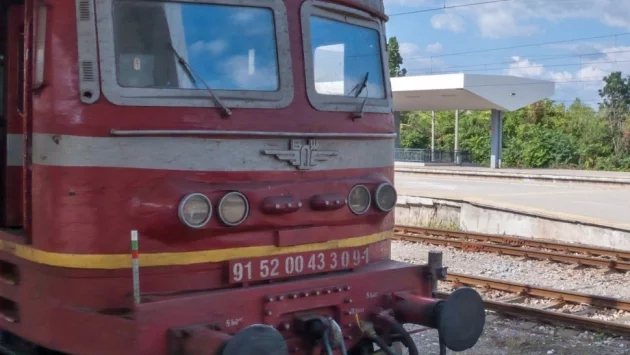 Възрастен мъж бе ударен от влак и загина на място