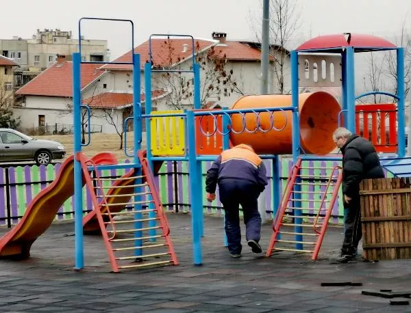 Вандали нанасят щети за десетки хиляди на детските площадки в Стара Загора