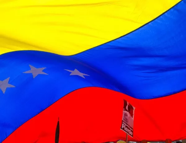 Венецуела затваря границата си с Колумбия