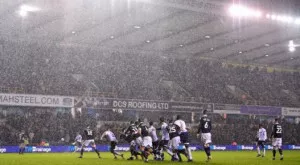 След бой между феновете на Милоул и Евертън: Фен остана с брутални белези по лицето (ВИДЕО + СНИМКИ)