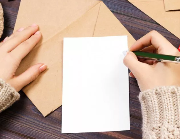 Холандски пощальон зарови хиляди писма 