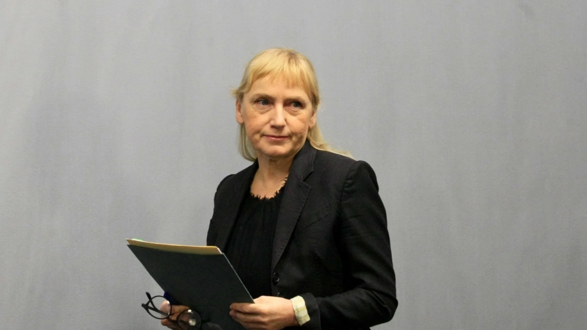 Делян Пеевски лично поканил Елена Йончева да влезе в листата на ДПС за евровота