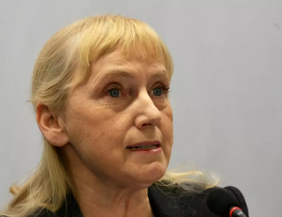  Елена Йончева: Стойностната журналистика няма съюзник в лицето на държавата