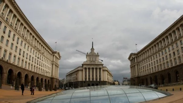 В сагата "Ало, Банов съм" се появиха имената на Алексей Петров и майката на Гери-Никол