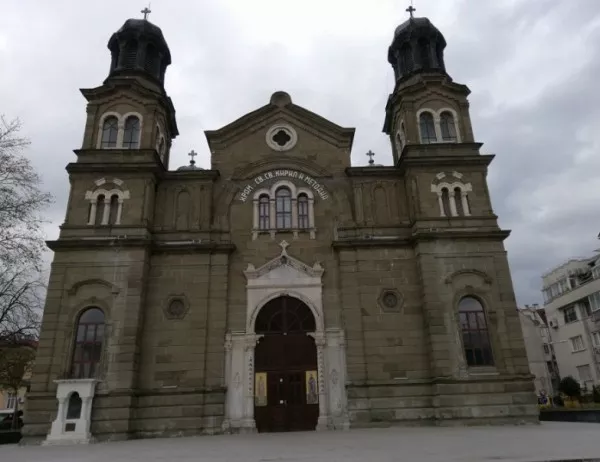 Най-голямата църква в Бургас отново се нуждае от финансиране, за да върне своя блясък