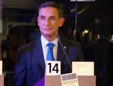 Стефан Тафров - фаворит в първия електронен вот в България