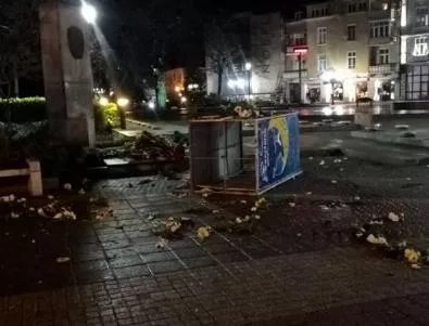 Оскверниха паметника на Стефан Стамболов в центъра на Пловдив