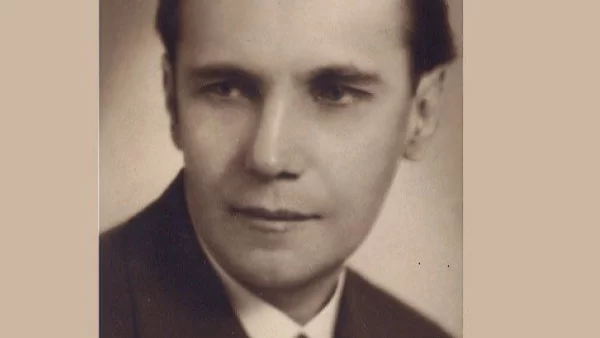 Роден е Асен Златаров
