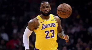 ЛеБрон с ударно завръщане и мълниеносни 24 точки срещу градския съперник