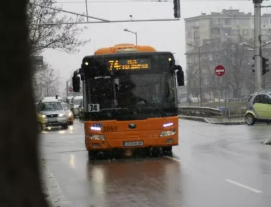 Фандъкова не иска концесия на спирките на градския транспорт в София