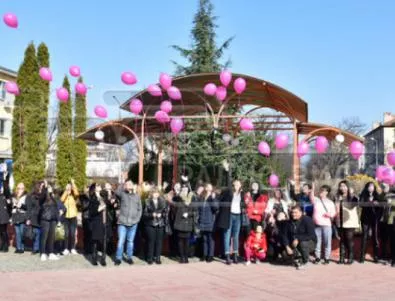 Розови балони във Враца за Световния ден за борба с рака