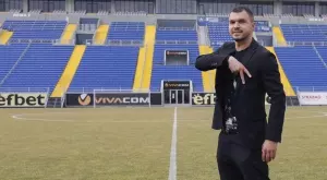 {{ otherArticle[0].article.title }}