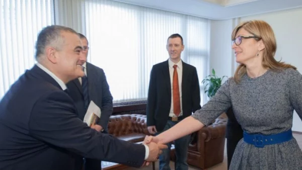 Захариева: Български визи ще се получават в 15 китайски града