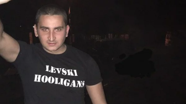 Четири години затвор за хулигана на "Левски", ранил полицайка с бомбичка 