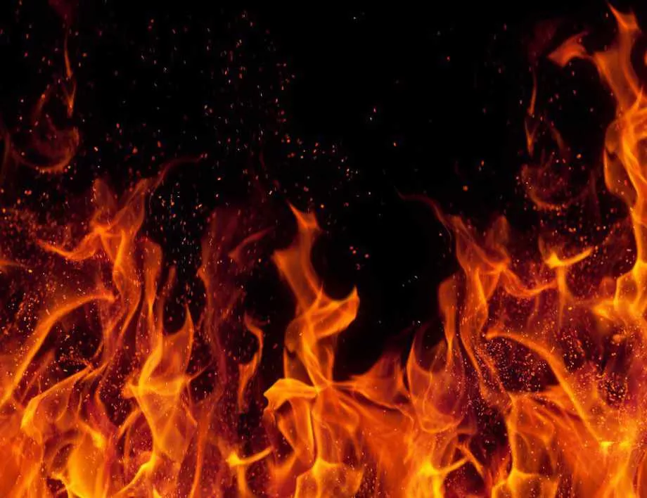 Нов пожар във вилна зона край Пазарджишко