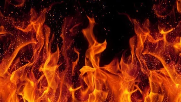 Четирима души загинаха при пожар в склад в Русия