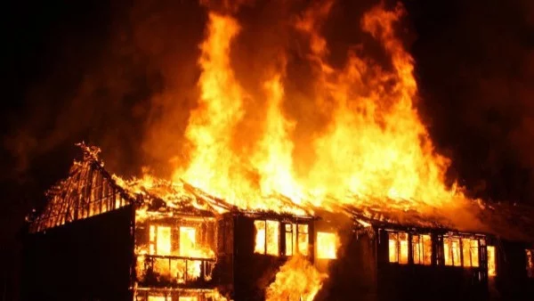 Пожар вилнее в цех за месо във Войводиново