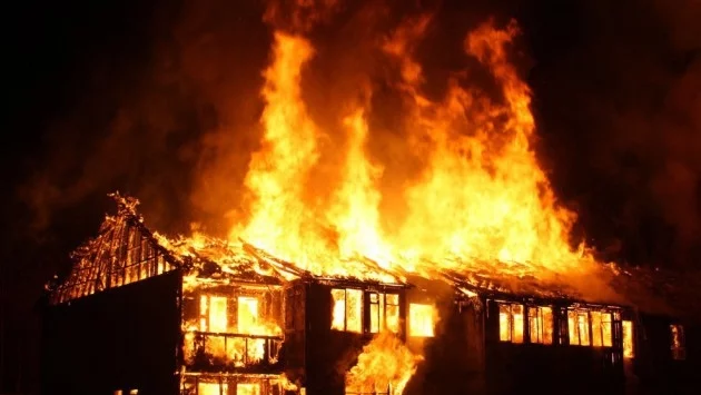 Един човек загина и 14 пострадаха при пожар във Франция