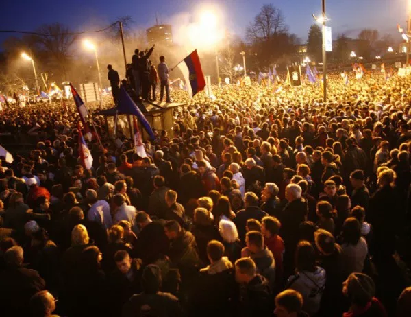 Масови антиправителствени протести в Сърбия - клати ли се столът на Вучич? (ВИДЕО)