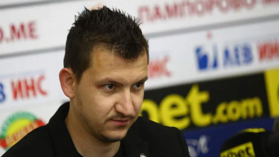 Тодор Неделев се подигра с фенове на Левски, напомни им за 0:7 от АЕК (СНИМКА)
