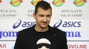 {{ otherArticle[0].article.title }}