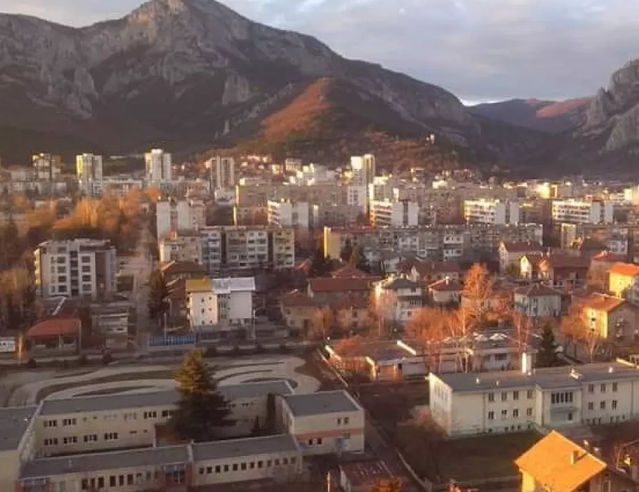 Акция срещу замърсяването на обществени места във Враца