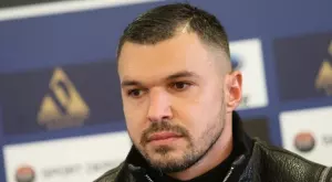 {{ otherArticle[0].article.title }}