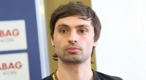 {{ otherArticle[0].article.title }}