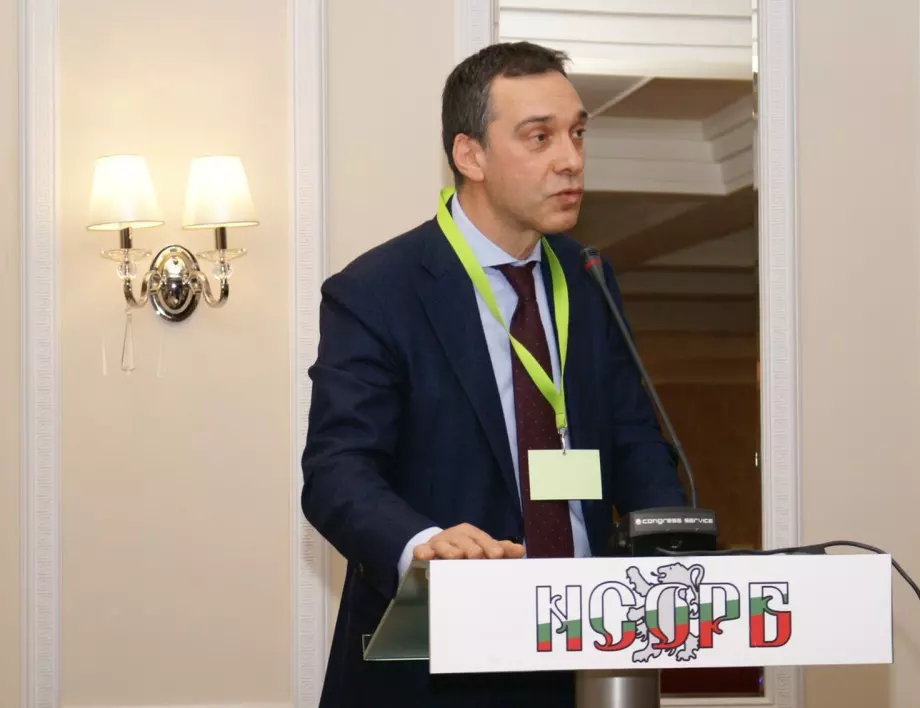 Димитър Николов: Увеличихме COVID леглата, натискът към болниците е критичен