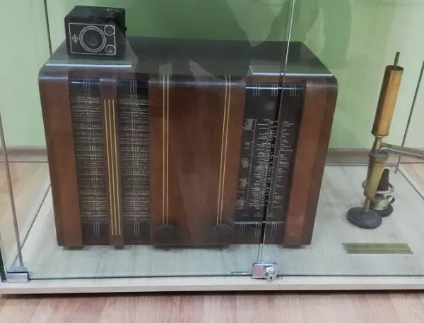 Историята на първото българско радио, произведено в Бургас