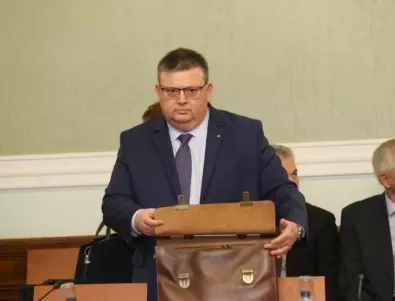 Цацаров не спира да търси как да осъди Кирил Петков