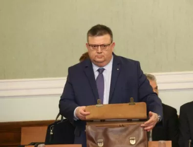Цацаров поиска от ВСС временно отстраняване от длъжност на прокурор 