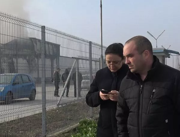 Освобождават всички работници от изгорелия цех във Войводиново
