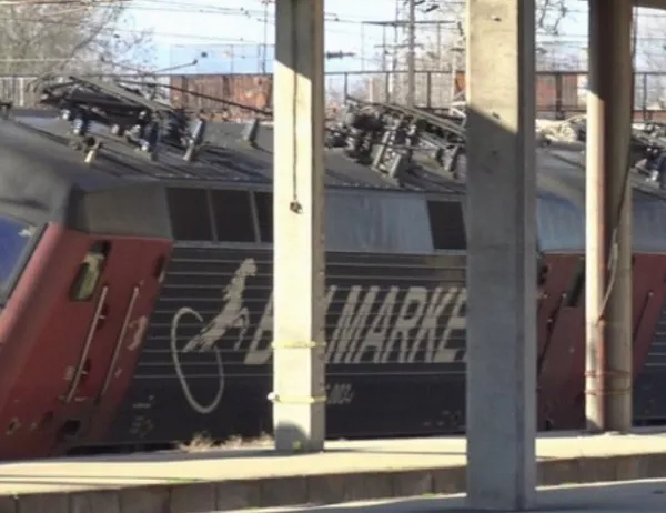 Разследват причините за дерайлирането на влака в Пловдив