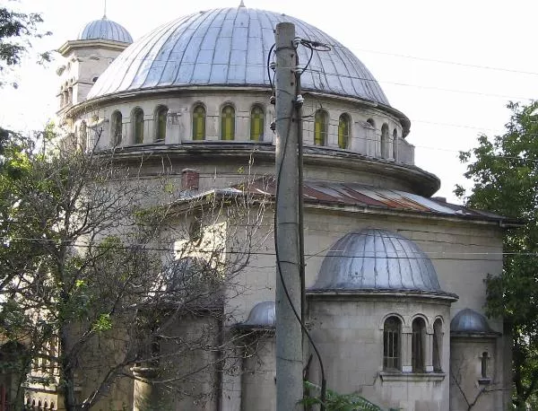 75 години храмът „Света Петка“ поддържа вярата на русенци