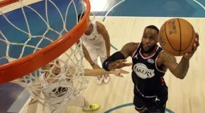 ВИДЕО: Отборът на ЛеБрон надви тима на Янис в Мача на звездите