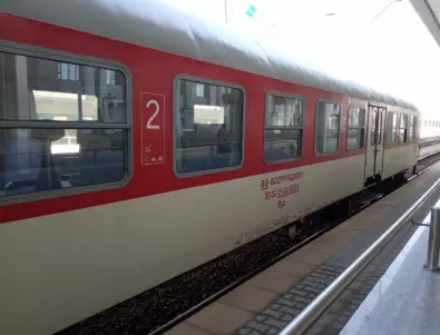 Проблеми с пътническите влакове София - Пловдив - София заради авария