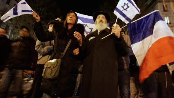 Франция излезе по улиците в протест срещу антисемитизма