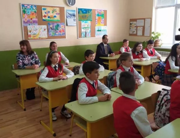 Кметът на Враца стана учител в НУ „Св. Софроний Врачански“