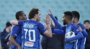 {{ otherArticle[0].article.title }}