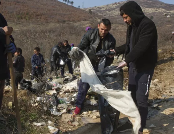 Хора от старозагорското гето събраха 140 чувала с боклук