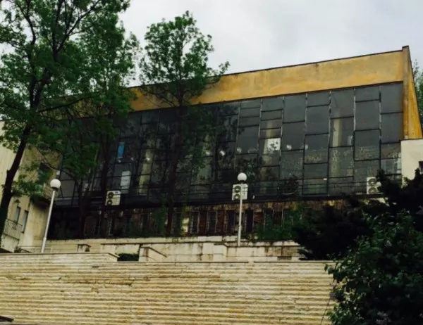 След 20 години чакане зала във Враца ще бъде ремонтирана
