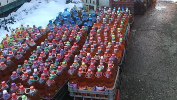 Спипаха над 4 000 литра нелегален алкохол в село край Панагюрище