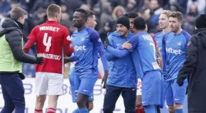 {{ otherArticle[0].article.title }}