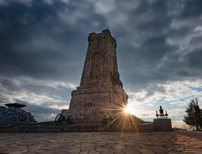 Започна обследването за реставрацията на паметника на връх Шипка