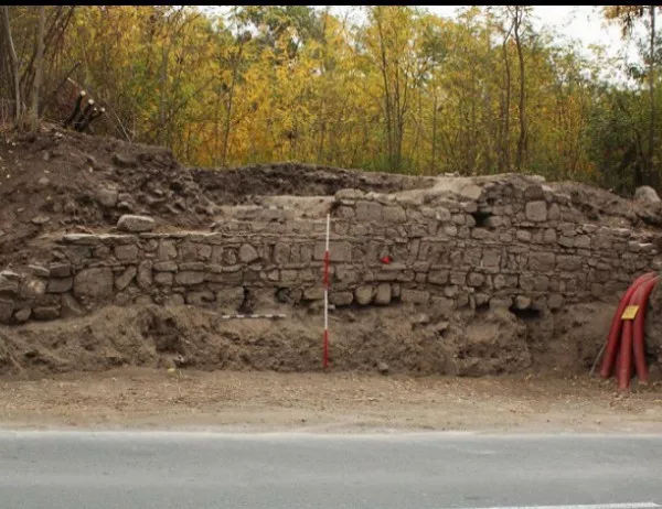 Нова крепостна стена беше открита край Бургас