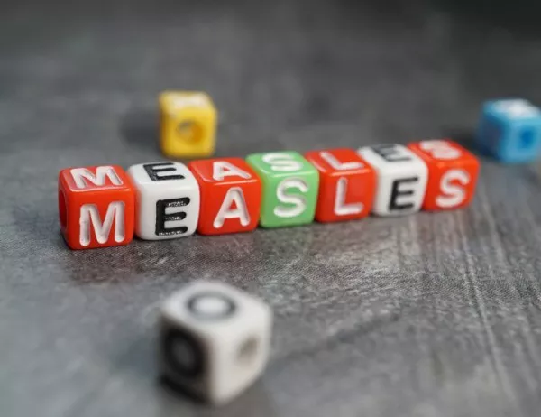 Десетки деца, болни от морбили, се броят за ваксинирани, но не са