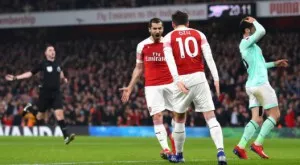 Арсенал прегази Борнемут, Йозил се завърна с гръм и трясък