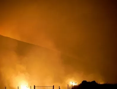 Пожарите в Австралия: Най-малко три жертви и хиляди евакуирани (ВИДЕО)